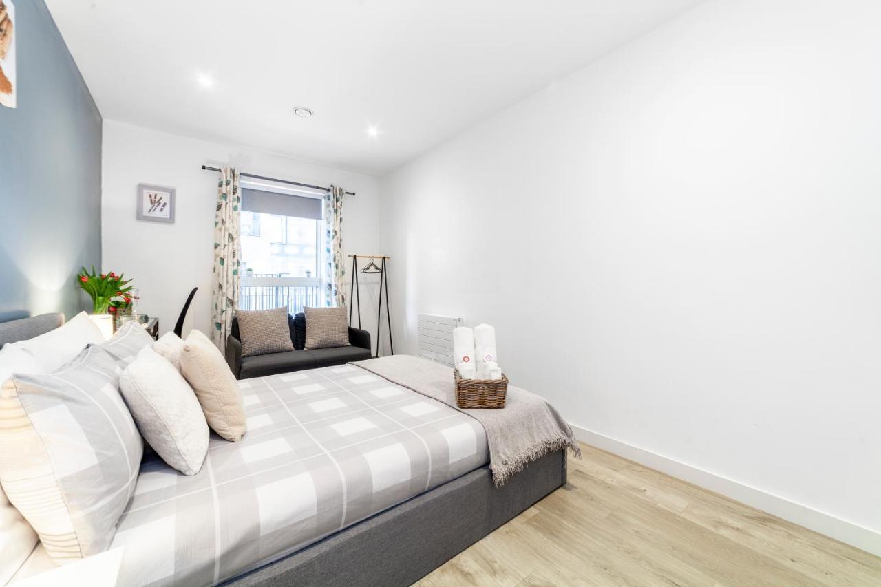 Private Double Bd With Optional Balcony, 15 Mins To London Cc Appartement Buitenkant foto