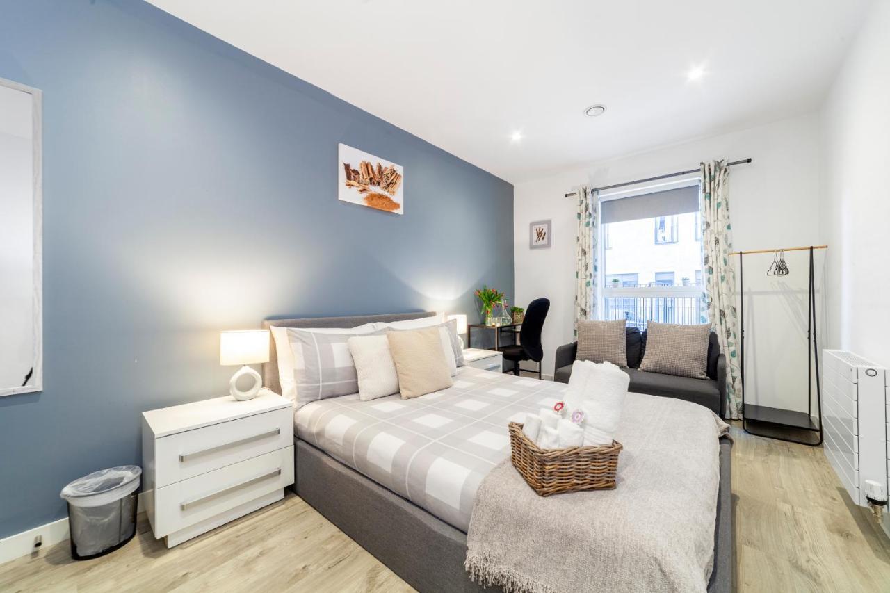 Private Double Bd With Optional Balcony, 15 Mins To London Cc Appartement Buitenkant foto